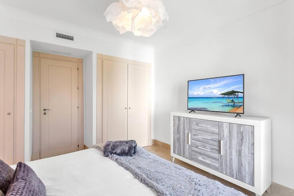 Yolo Spaces - Sotogrande Sea View Penthouse San Roque  Bagian luar foto